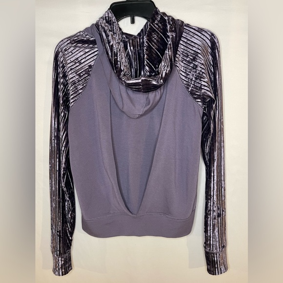Calia by Carrie Underwood Cadet Effortless Purple
Velvet Sleeve Hoodie Size Sm - Picture 2 of 4